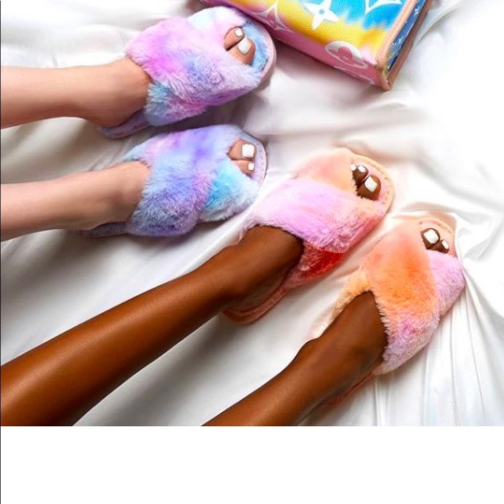 Trendy Fluffy slides